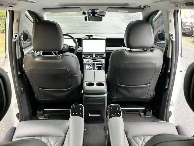 GAC Trumpchi M8 2024 Master Series 2.0TGDI Premium Edition interior photo 7