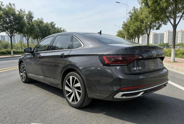 Volkswagen Sagitar 2023 300TSI DSG Édition Excellence extérieur photo 4