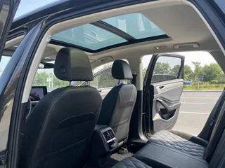 Volkswagen Sagitar 2023 300TSI DSG Édition Excellence intérieur photo 7