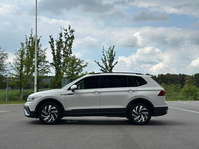 Volkswagen Tiguan L 2022 330TSI Автоматическая двухприводная версия экстерьер фото 4