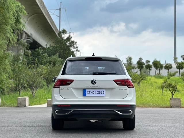 Volkswagen Tiguan L 2022 330TSI Автоматическая двухприводная версия интерьер фото 16