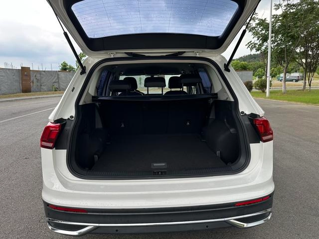 Volkswagen Tiguan L 2022 330TSI Автоматическая двухприводная версия интерьер фото 18