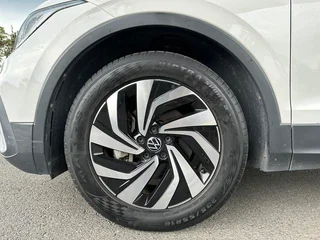 Volkswagen Tiguan L 2022 330TSI Автоматическая двухприводная версия интерьер фото 19