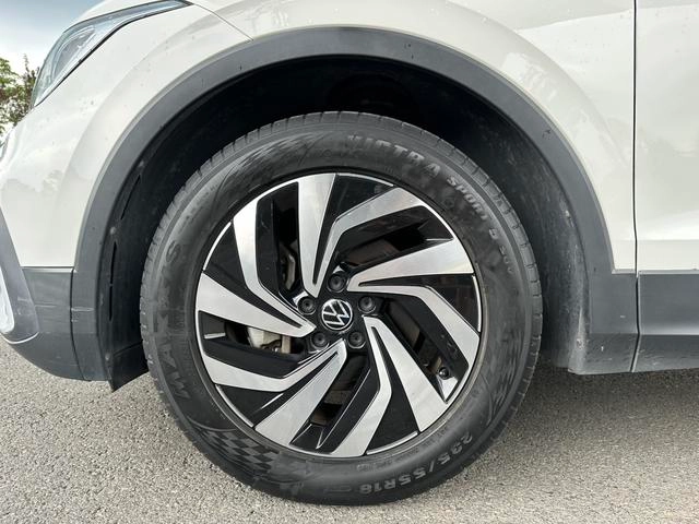 Volkswagen Tiguan L 2022 330TSI Автоматическая двухприводная версия интерьер фото 19
