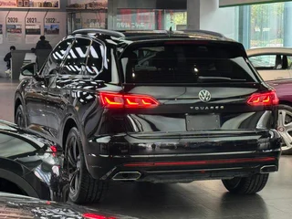 Volkswagen Touareg 2022 3.0TSI Острая версия Черный спортивный костюм экстерьер фото 4