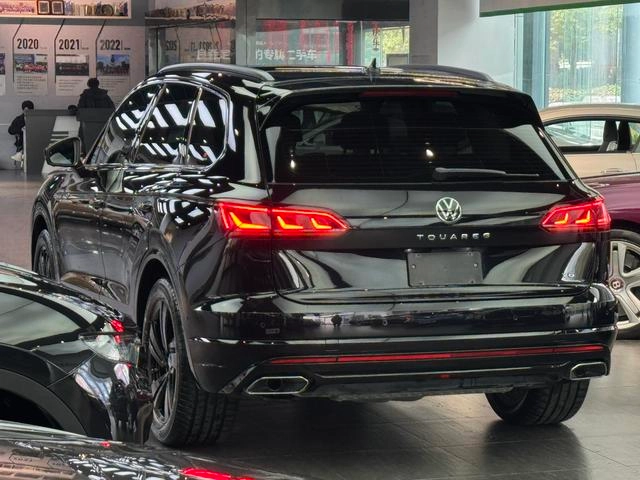 Volkswagen Touareg 2022 3.0TSI Острая версия Черный спортивный костюм экстерьер фото 4