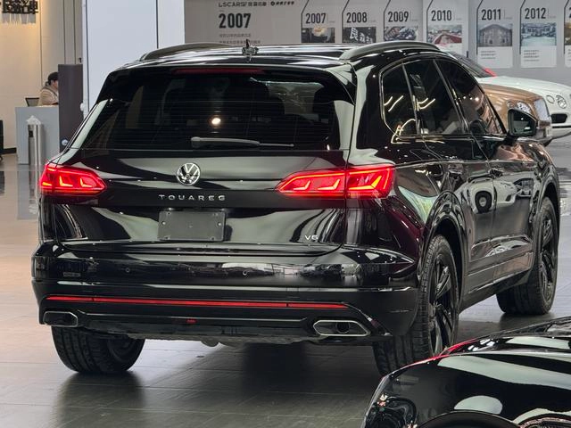 Volkswagen Touareg 2022 3.0TSI Острая версия Черный спортивный костюм экстерьер фото 6
