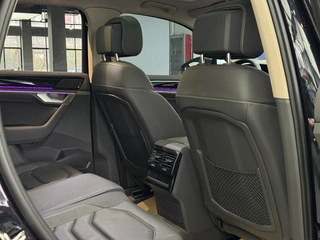 Volkswagen Touareg 2022 3.0TSI Острая версия Черный спортивный костюм интерьер фото 17