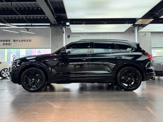 Volkswagen Touareg 2022 3.0TSI Острая версия Черный спортивный костюм интерьер фото 20