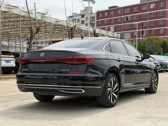 Volkswagen Passat 2022 330TSI Luxury Edition exterior photo 6