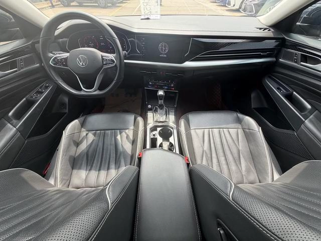 Volkswagen Passat 2022 330TSI Luxury Edition interior photo 15