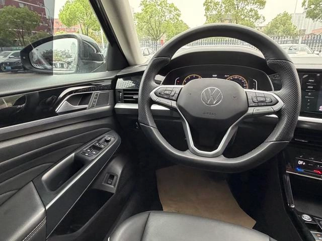 Volkswagen Passat 2022 330TSI Elite Edition interior photo 9