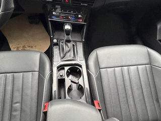 Volkswagen Passat 2022 330TSI Elite Edition interior photo 11
