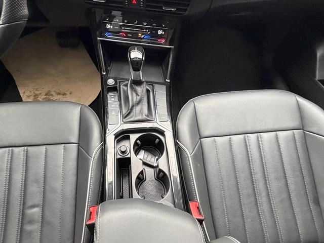 Volkswagen Passat 2022 330TSI Elite Edition interior photo 11