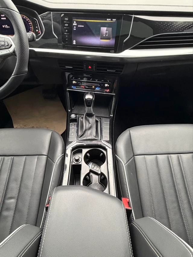Volkswagen Passat 2022 330TSI Elite Edition interior photo 12
