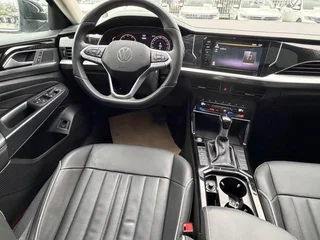 Volkswagen Passat 2022 330TSI Elite Edition interior photo 13