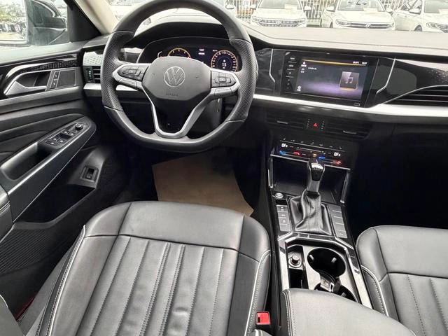 Volkswagen Passat 2022 330TSI Elite Edition interior photo 13