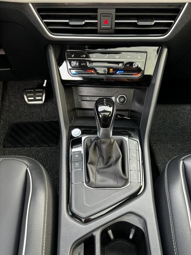 Volkswagen Tiguan L 2024 outstanding 330TSI Two-wheel drive R-Line Long Yao Edition interior photo 11