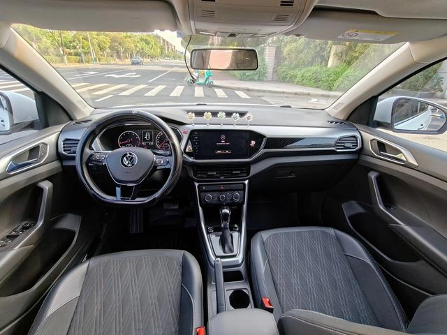 Volkswagen T-Cross 2021 280TSI DSG Comfort Edition interior photo 8