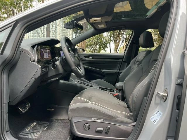 Volkswagen Golf 2023 280TSI DSG R-Line interior photo 7