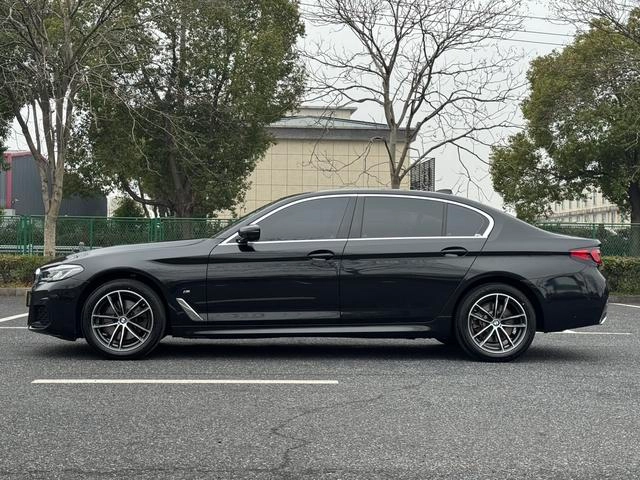 BMW 5 Series 2022 Second change 525Li M Sports suit exterior photo 2