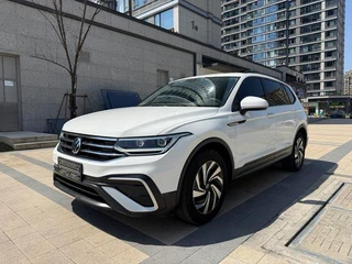 Volkswagen Tiguan L 2022 330TSI Versión cómoda con tracción automática en dos ruedas