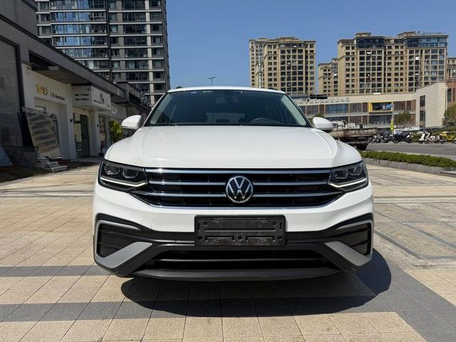 Volkswagen Tiguan L 2022 330TSI Versión cómoda con tracción automática en dos ruedas exterior foto 2 Volkswagen Tiguan L 2022 330TSI Versión cómoda con tracción automática en dos ruedas exterior foto 2