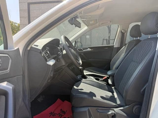 Volkswagen Tiguan L 2022 330TSI Versión cómoda con tracción automática en dos ruedas exterior foto 4 Volkswagen Tiguan L 2022 330TSI Versión cómoda con tracción automática en dos ruedas exterior foto 4