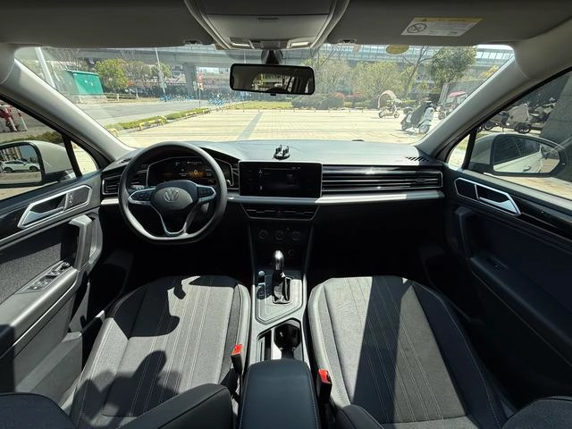 Volkswagen Tiguan L 2022 330TSI Versión cómoda con tracción automática en dos ruedas exterior foto 6 Volkswagen Tiguan L 2022 330TSI Versión cómoda con tracción automática en dos ruedas exterior foto 6