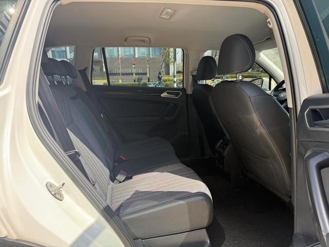 Volkswagen Tiguan L 2022 330TSI Versión cómoda con tracción automática en dos ruedas exterior foto 8 Volkswagen Tiguan L 2022 330TSI Versión cómoda con tracción automática en dos ruedas exterior foto 8