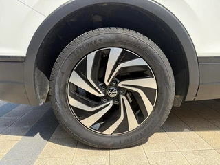 Volkswagen Tiguan L 2022 330TSI Versión cómoda con tracción automática en dos ruedas interior foto 11 Volkswagen Tiguan L 2022 330TSI Versión cómoda con tracción automática en dos ruedas interior foto 11