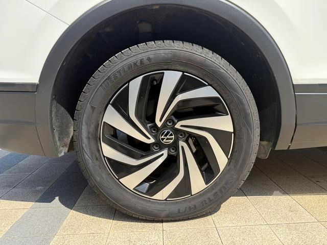 Volkswagen Tiguan L 2022 330TSI Versión cómoda con tracción automática en dos ruedas interior foto 11 Volkswagen Tiguan L 2022 330TSI Versión cómoda con tracción automática en dos ruedas interior foto 11