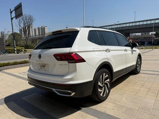 Volkswagen Tiguan L 2022 330TSI Versión cómoda con tracción automática en dos ruedas interior foto 13 Volkswagen Tiguan L 2022 330TSI Versión cómoda con tracción automática en dos ruedas interior foto 13