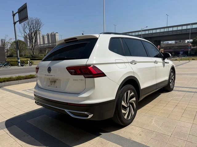 Volkswagen Tiguan L 2022 330TSI Versión cómoda con tracción automática en dos ruedas interior foto 13 Volkswagen Tiguan L 2022 330TSI Versión cómoda con tracción automática en dos ruedas interior foto 13