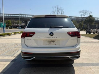 Volkswagen Tiguan L 2022 330TSI Versión cómoda con tracción automática en dos ruedas interior foto 14 Volkswagen Tiguan L 2022 330TSI Versión cómoda con tracción automática en dos ruedas interior foto 14