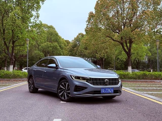 Volkswagen Passat 2022 330TSI Elite Edition exterior photo 3