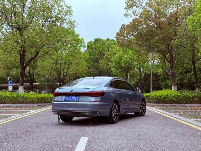 Volkswagen Passat 2022 330TSI Elite Edition exterior photo 4