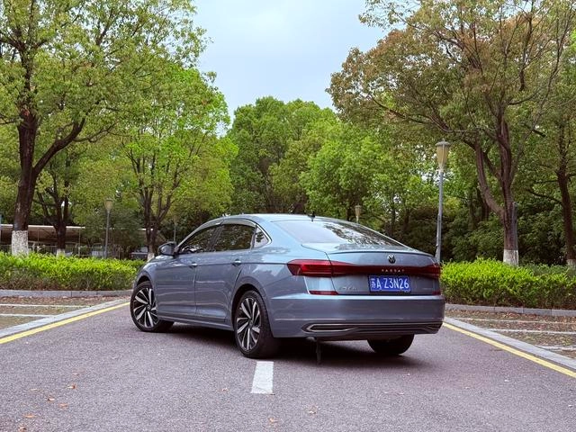 Volkswagen Passat 2022 330TSI Elite Edition exterior photo 6