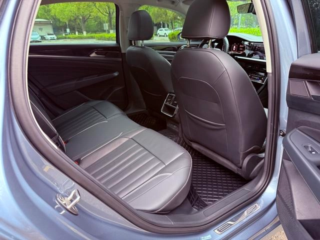 Volkswagen Passat 2022 330TSI Elite Edition interior photo 10