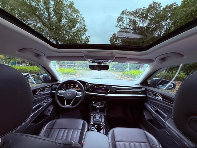 Volkswagen Passat 2022 330TSI Elite Edition interior photo 11