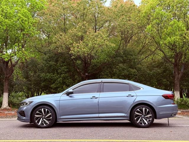 Volkswagen Passat 2022 330TSI Elite Edition interior photo 14
