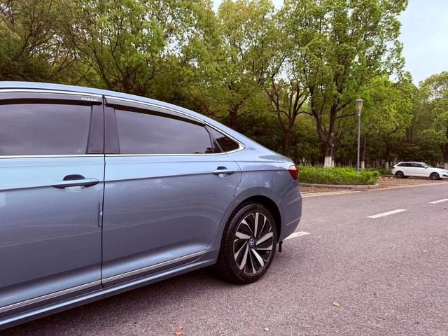 Volkswagen Passat 2022 330TSI Elite Edition interior photo 15