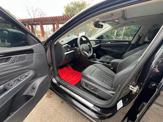 Volkswagen Passat 2022 330TSI Star Elite Edition interior photo 8