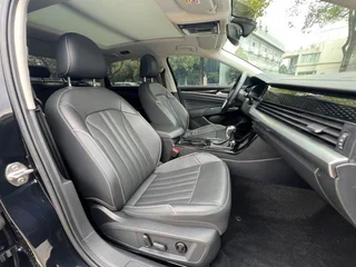 Volkswagen Passat 2022 330TSI Star Elite Edition interior photo 9