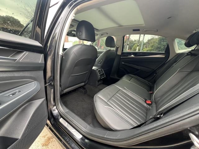 Volkswagen Passat 2022 330TSI Star Elite Edition interior photo 10
