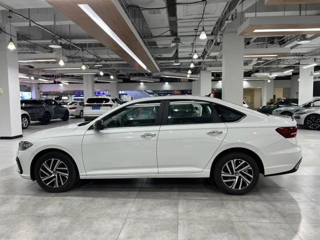 Volkswagen Lavida 2024 300TSI DSG Звездное ведущее издание экстерьер фото 4 Volkswagen Lavida 2024 300TSI DSG Звездное ведущее издание экстерьер фото 4