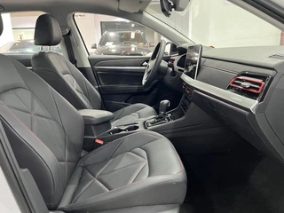Volkswagen Lavida 2024 300TSI DSG Звездное ведущее издание интерьер фото 12 Volkswagen Lavida 2024 300TSI DSG Звездное ведущее издание интерьер фото 12