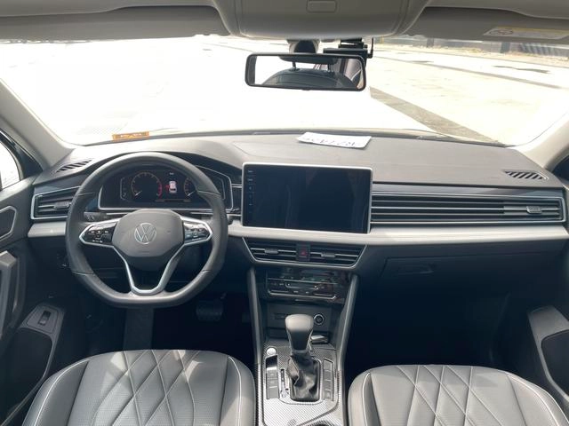 Volkswagen Tiguan L 2022 330TSI Автоматическая версия с двумя приводами интерьер фото 11