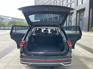 Volkswagen Tiguan L 2022 330TSI Автоматическая версия с двумя приводами интерьер фото 14