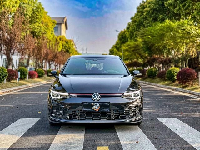 Volkswagen Golf GTI 2021 380TSI DSG GTI экстерьер фото 2 Volkswagen Golf GTI 2021 380TSI DSG GTI экстерьер фото 2